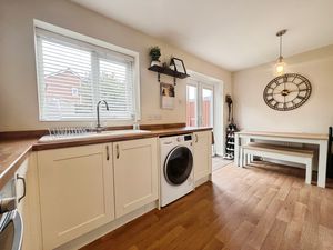 Kitchen- click for photo gallery